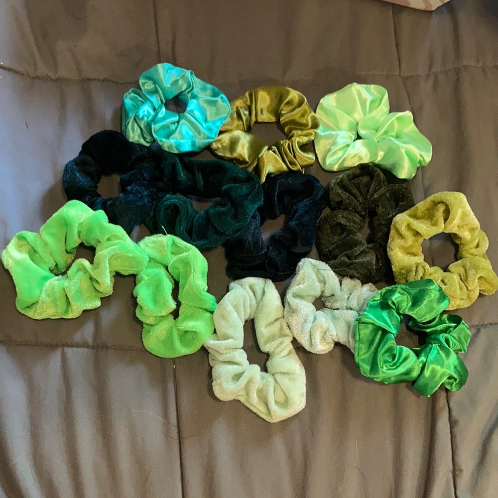 13 pcs green scrunchies